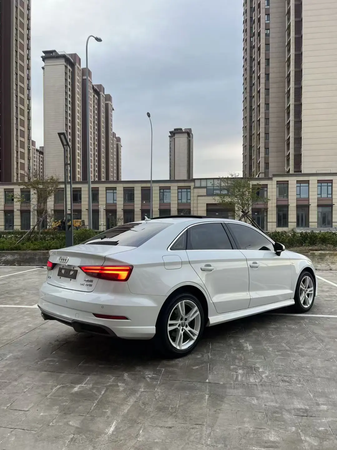 三厢完美车身线条？奥迪a3