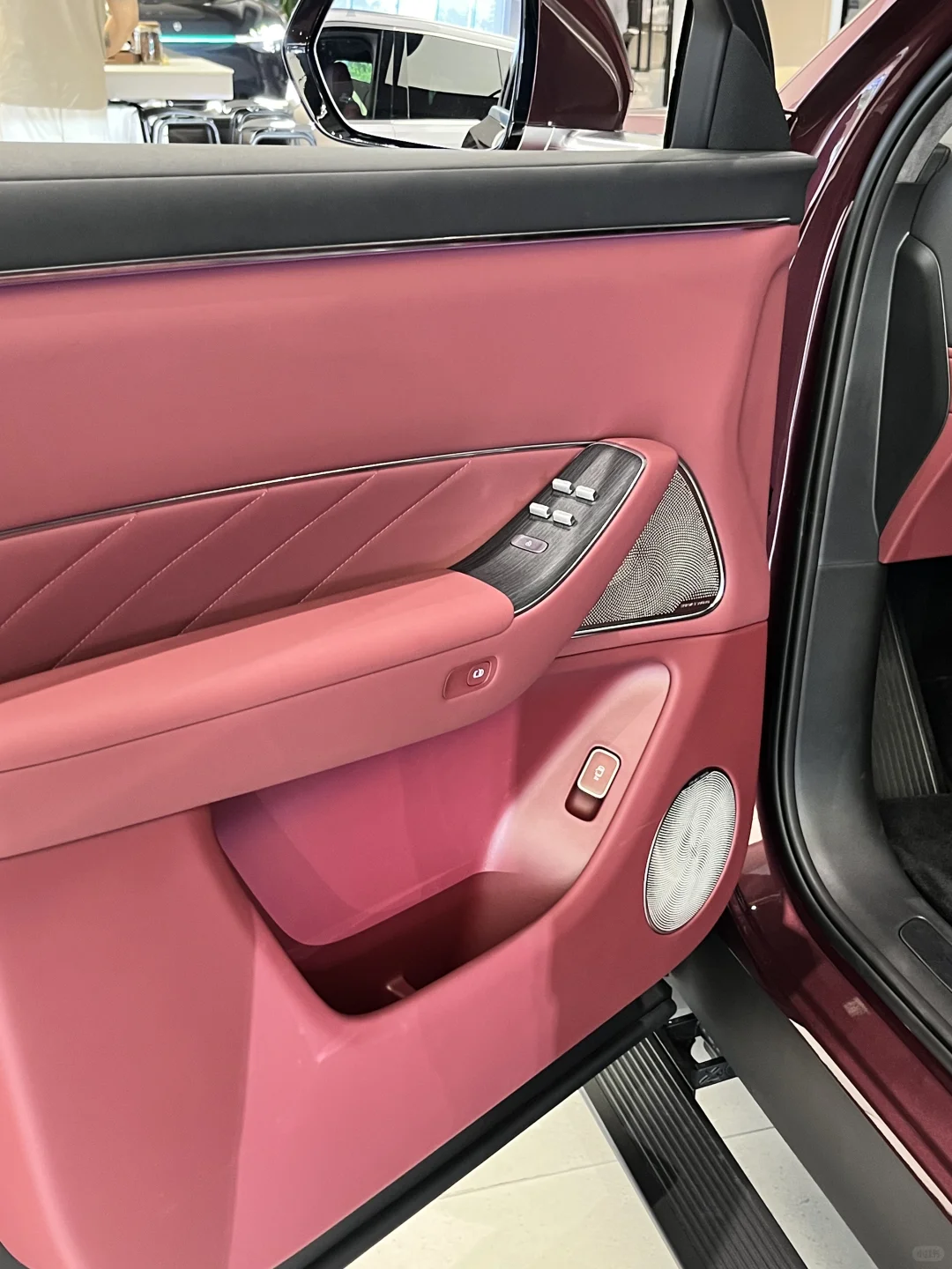 九月买车不纠结就选纯电M8