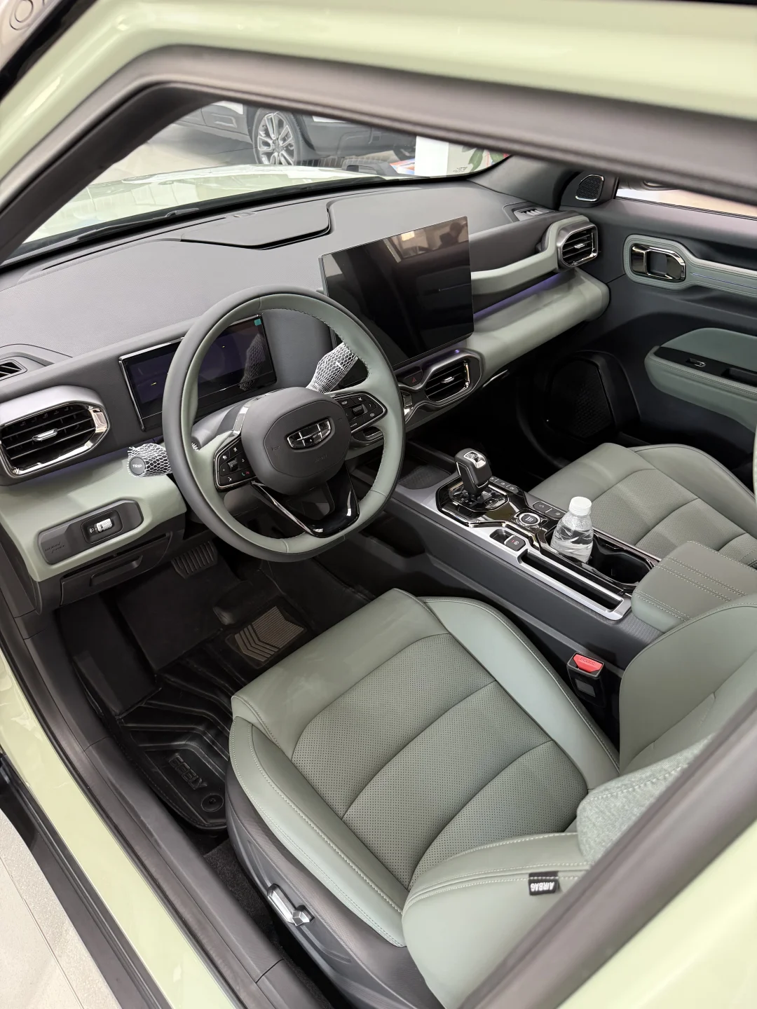 年轻人第一台越野SUV！吉利牛仔8.99万起