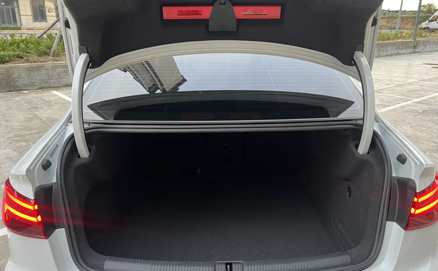 三厢完美车身线条？奥迪a3