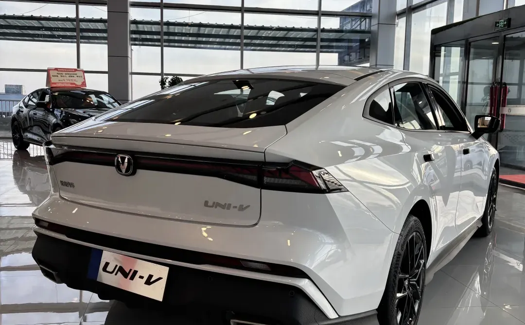 第二代UNI-V限时7.94万元起，仅限一台