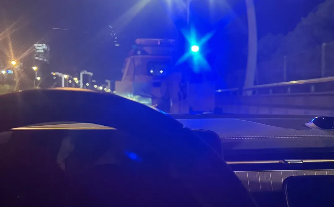 也是用上自动驾驶了