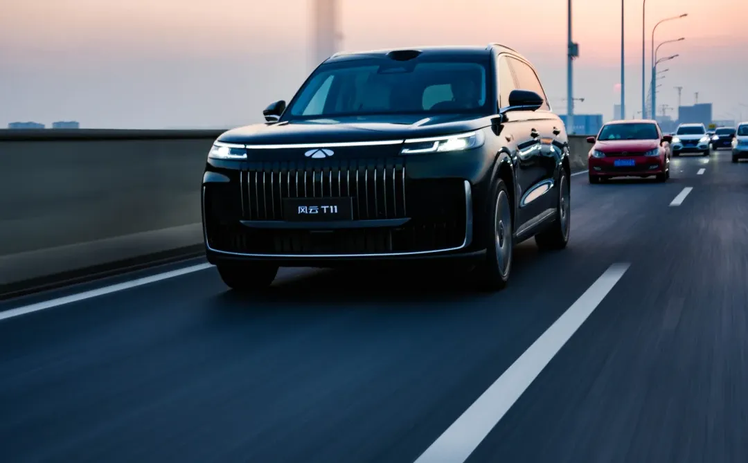 20 万级家用 6 座 SUV，女生开也不费劲！