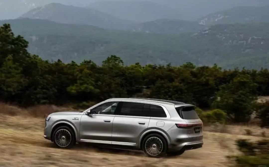 问界M8车主真心话 40万级家用suv 闭眼冲不