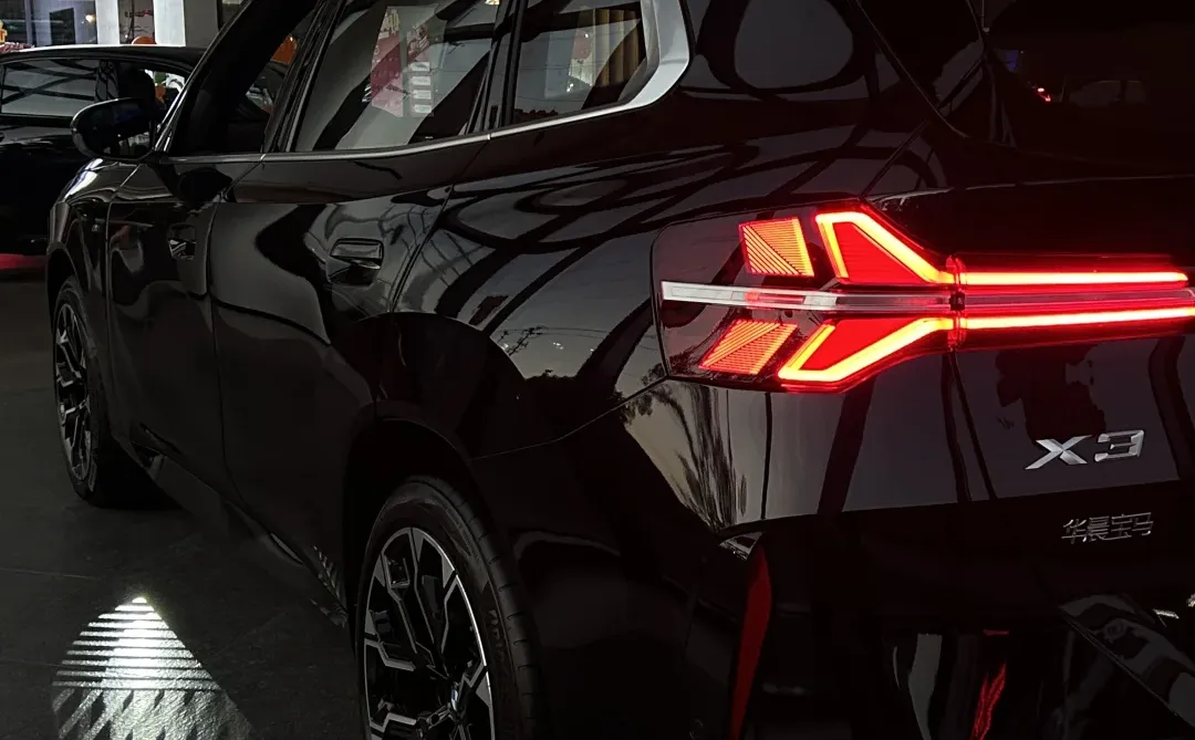 30万级豪华SUV闭眼冲！新款宝马X3真的赢麻了