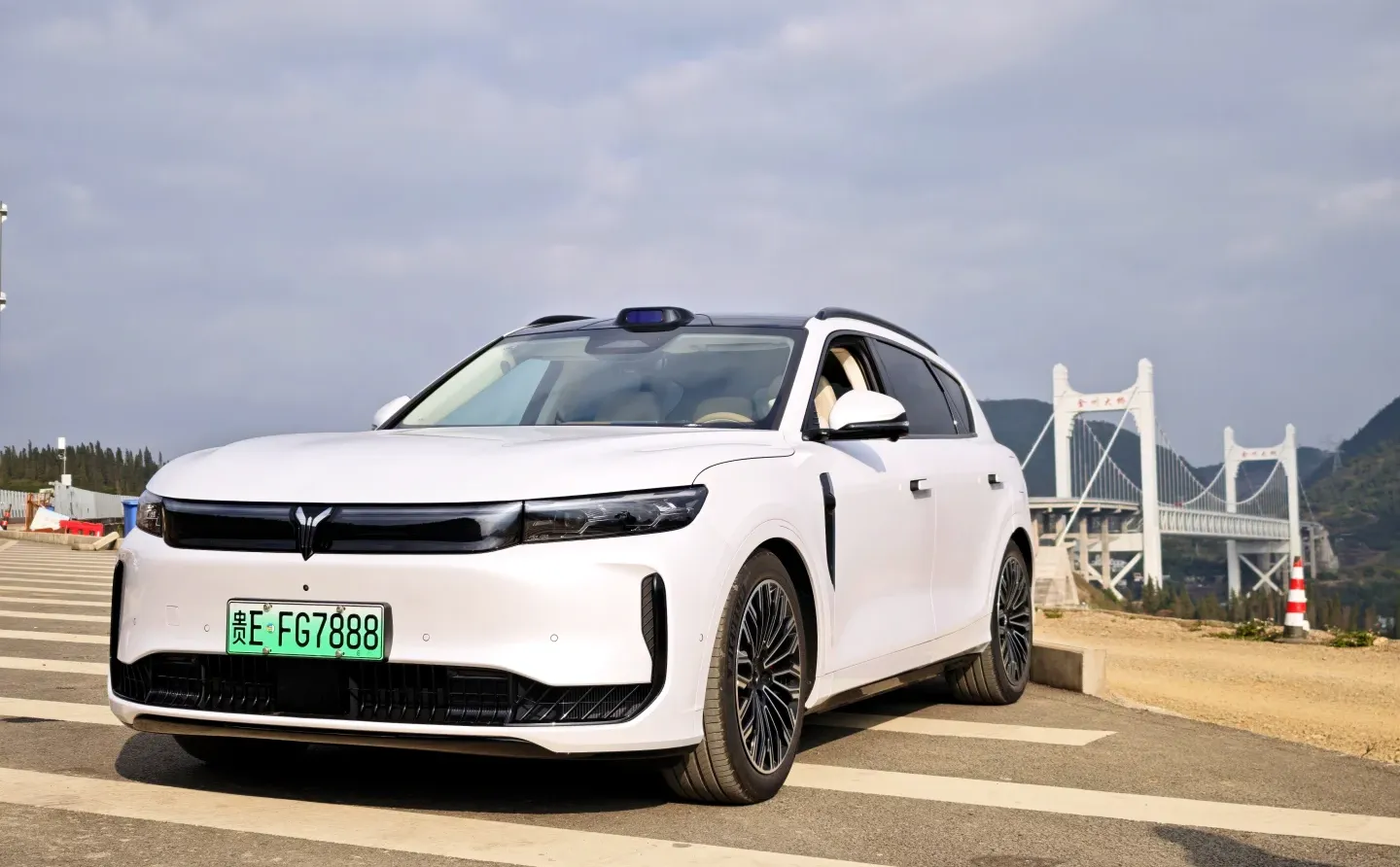 25万级华为智驾SUV天花板！岚图FREE+