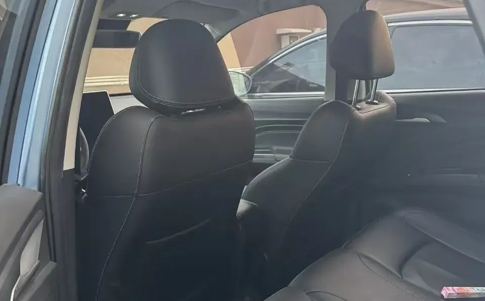 23年8月哪吒V400、想听听报价是多少？