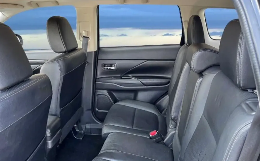 2016款 三菱 Outlander GT（顶配7座SUV）