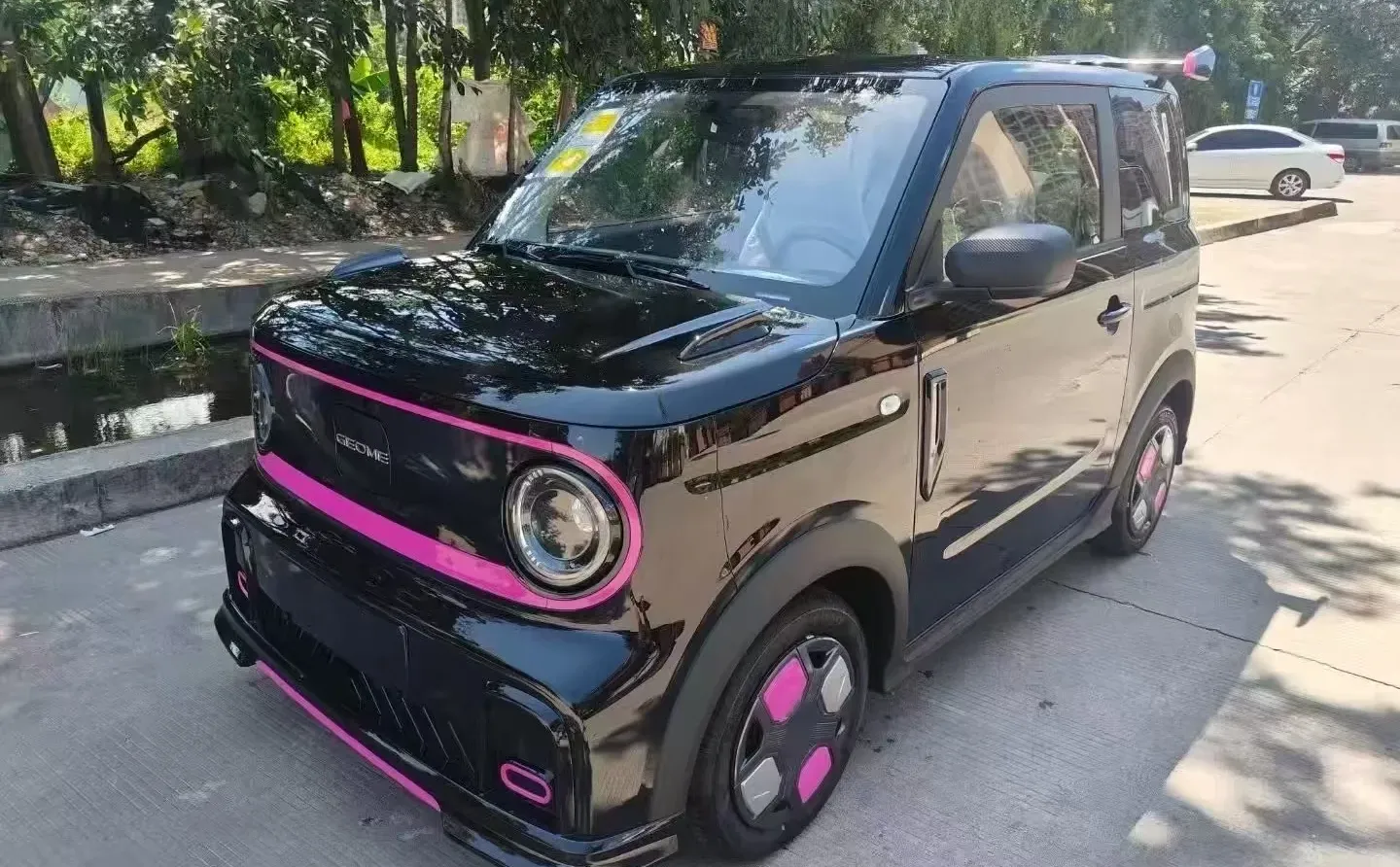 新能源小型代步车