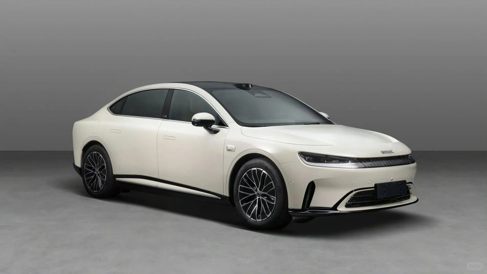 车长4.9m smart首款混动轿车来了