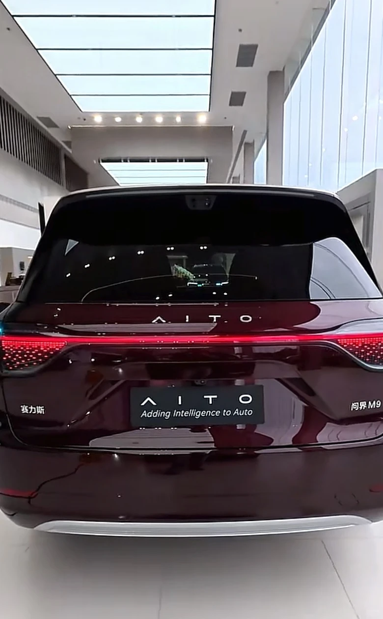 试驾问界M9 SUV 体验感拉满