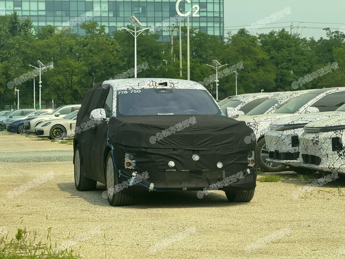 理想超大型SUV谍照图片