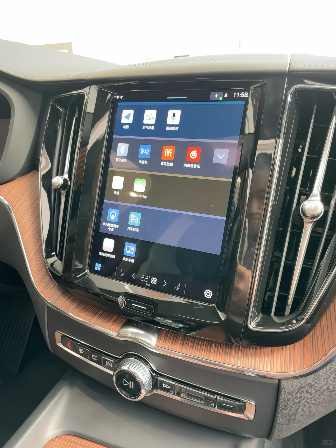 沃尔沃也扛不住了，打6折，24W买豪华四驱SUV