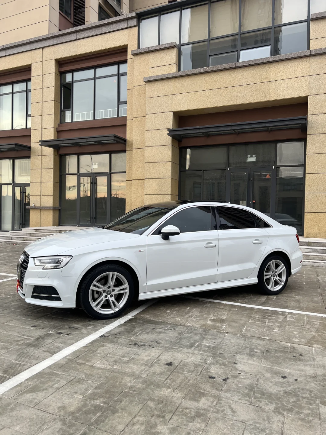 三厢完美车身线条？奥迪a3