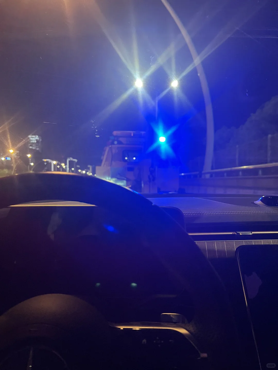 也是用上自动驾驶了