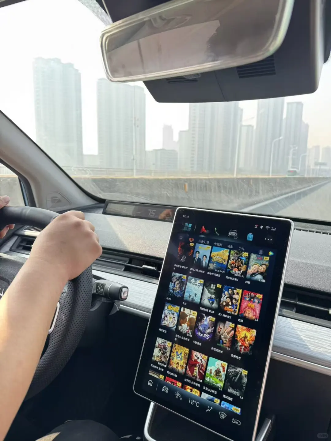 23年8月哪吒V400、想听听报价是多少？