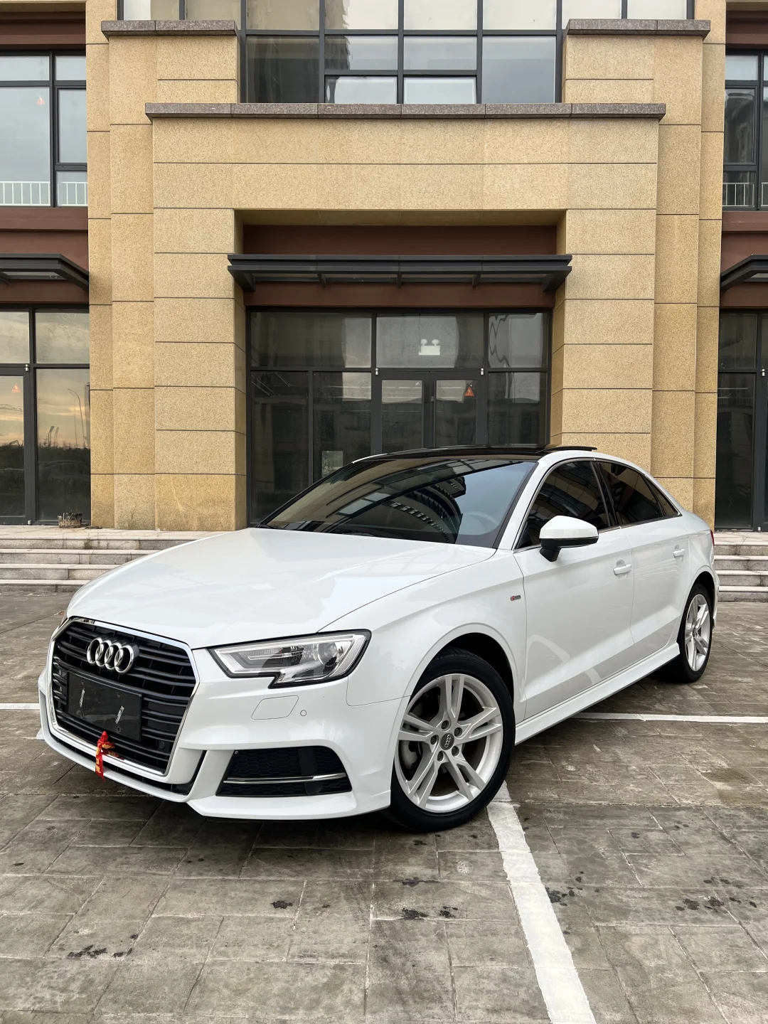 三厢完美车身线条？奥迪a3