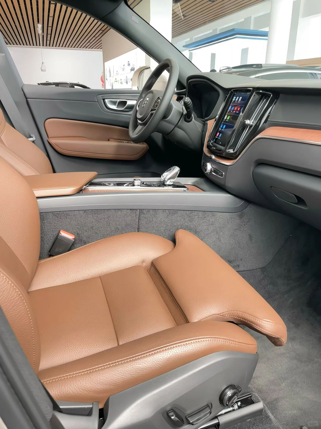 沃尔沃也扛不住了，打6折，24W买豪华四驱SUV