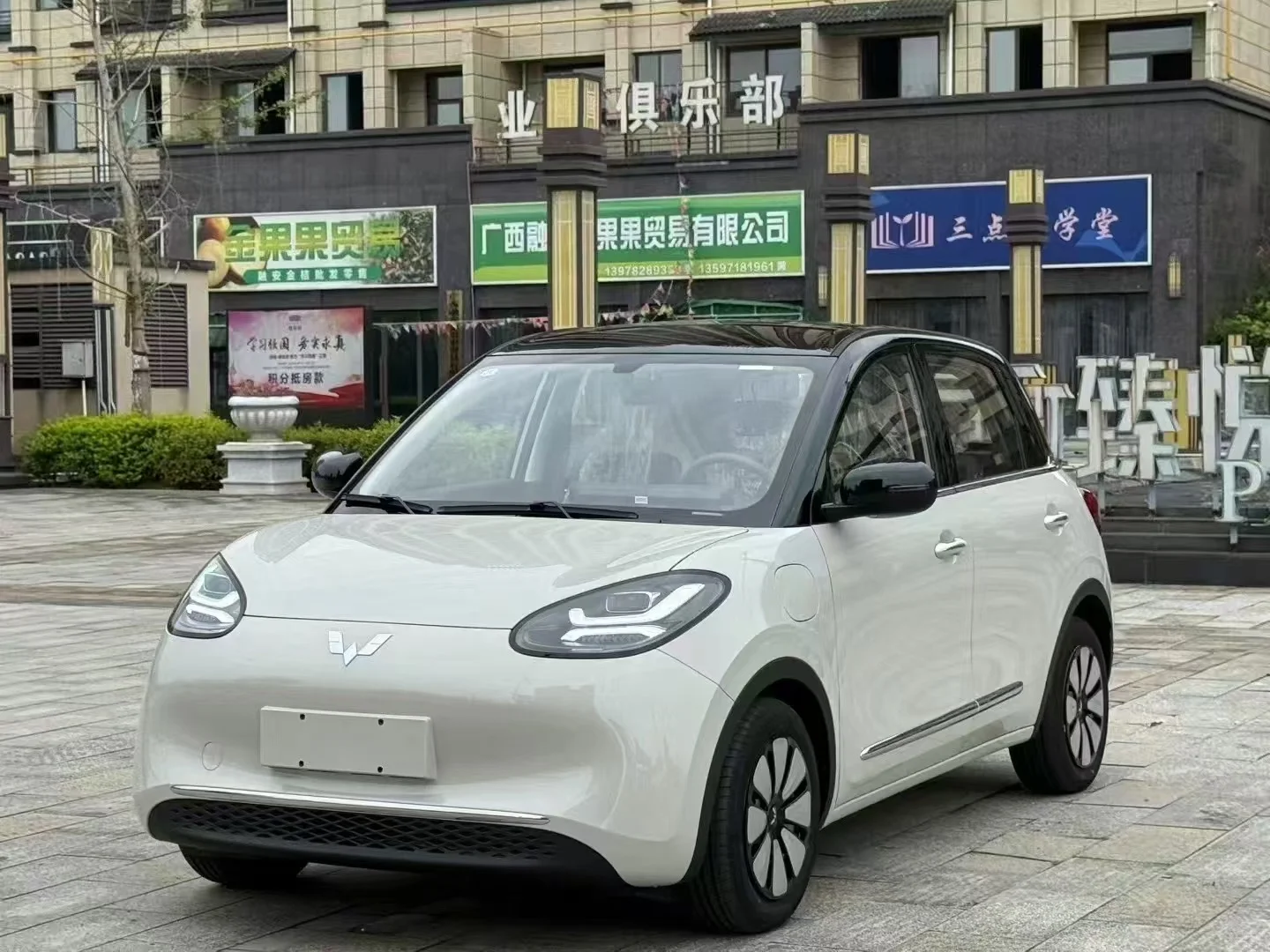 新能源小型代步车