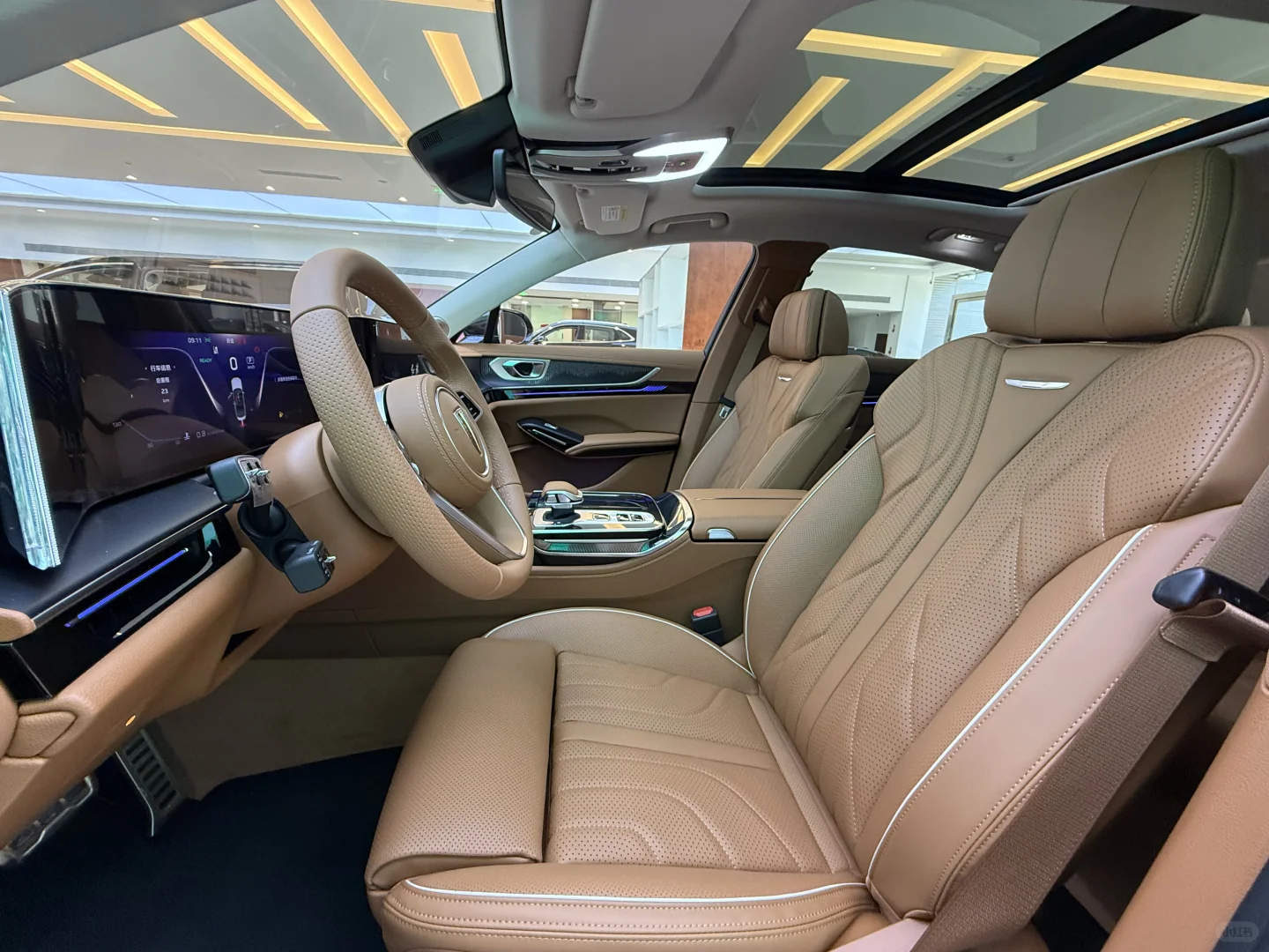 刚进店就被这车惊艳了！🤔红旗H9/25款