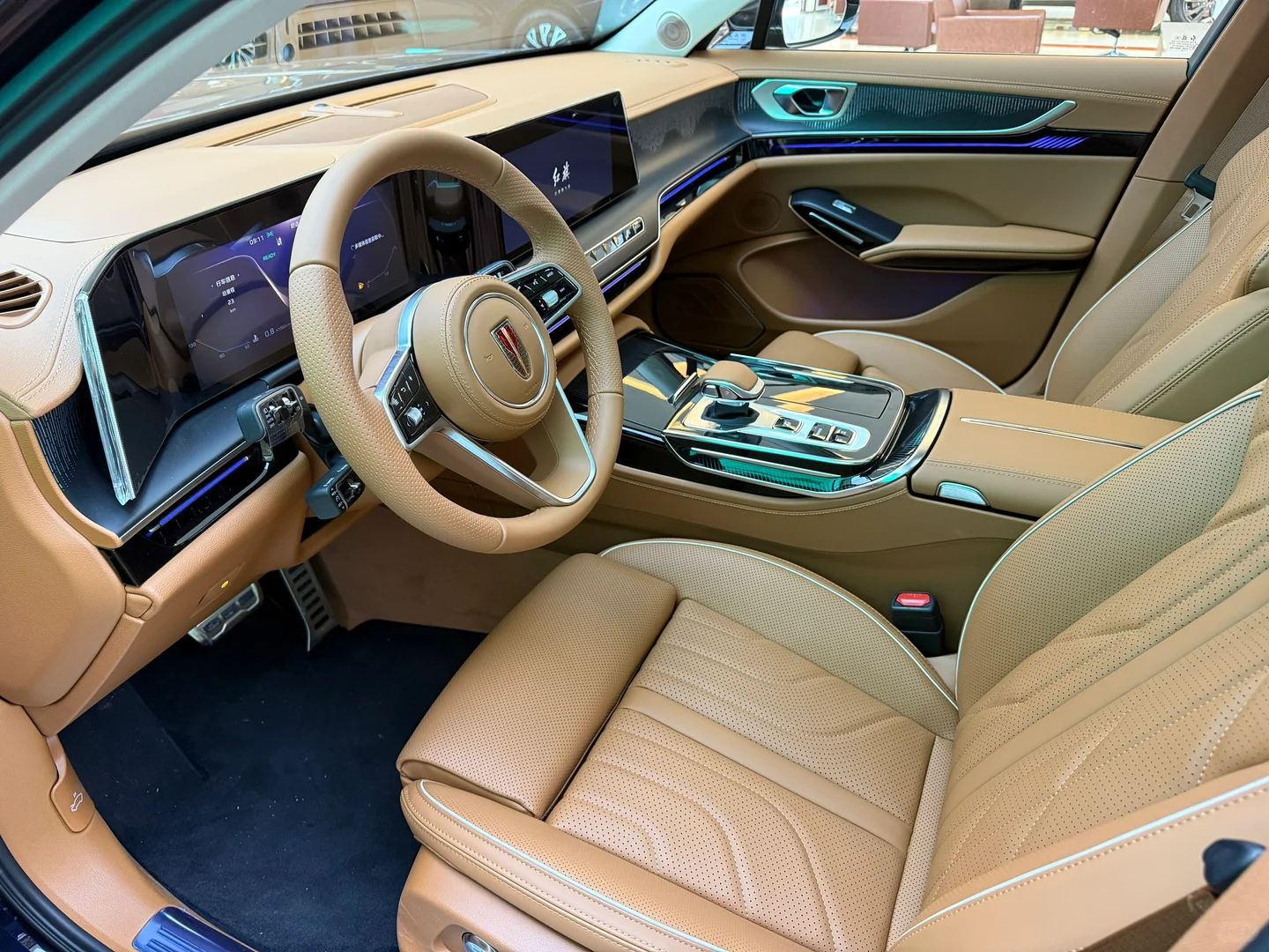 刚进店就被这车惊艳了！🤔红旗H9/25款