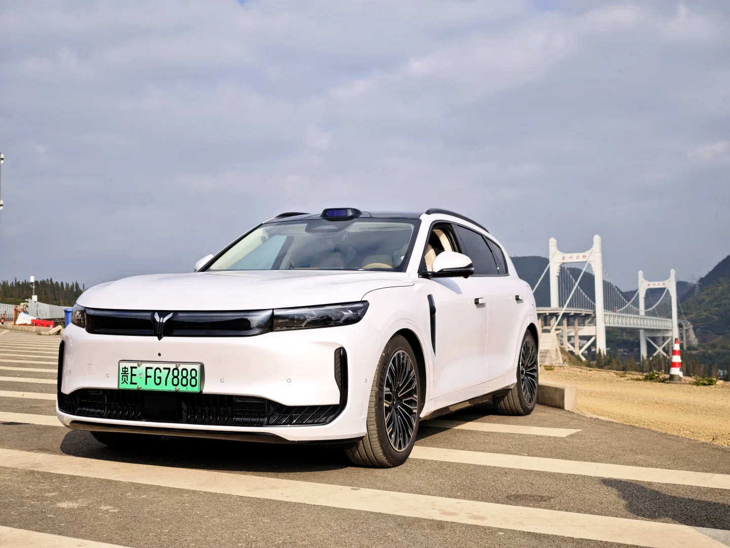 25万级华为智驾SUV天花板！岚图FREE+