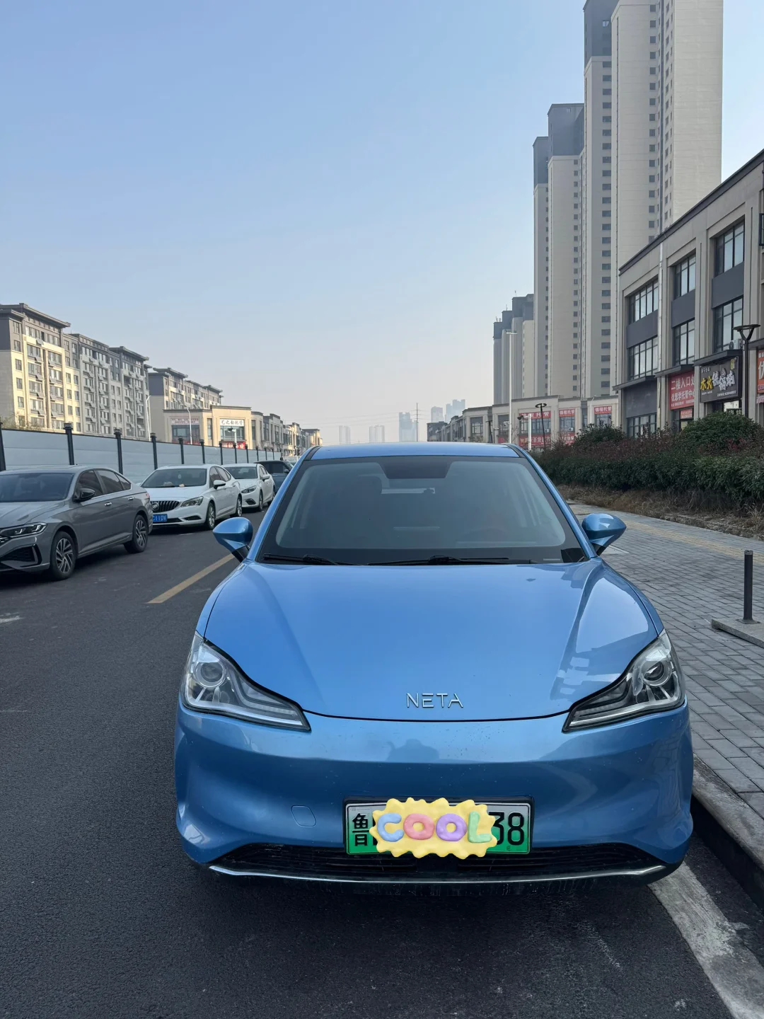 23年8月哪吒V400、想听听报价是多少？