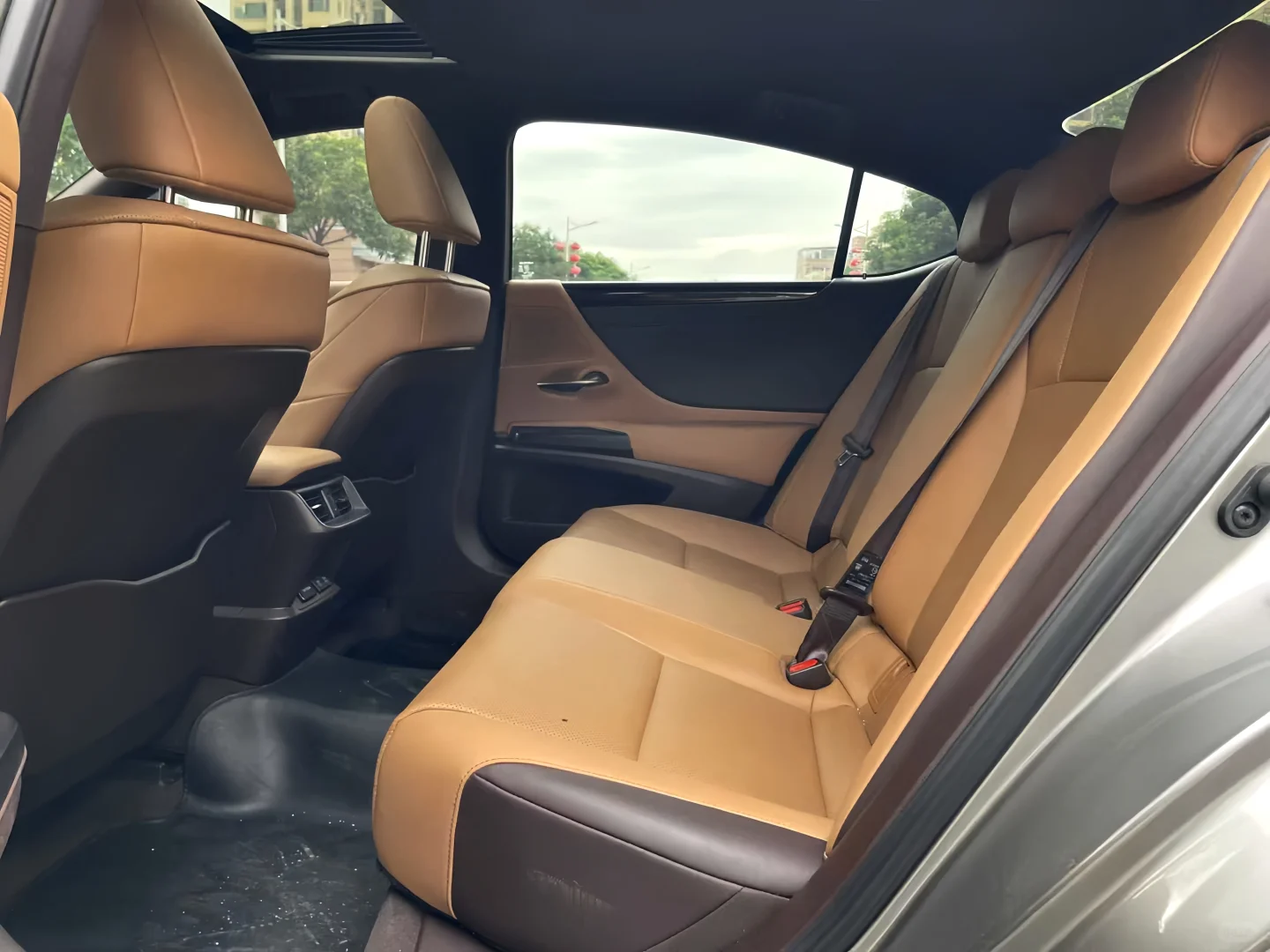 个人出自用2021年雷克萨斯ES20