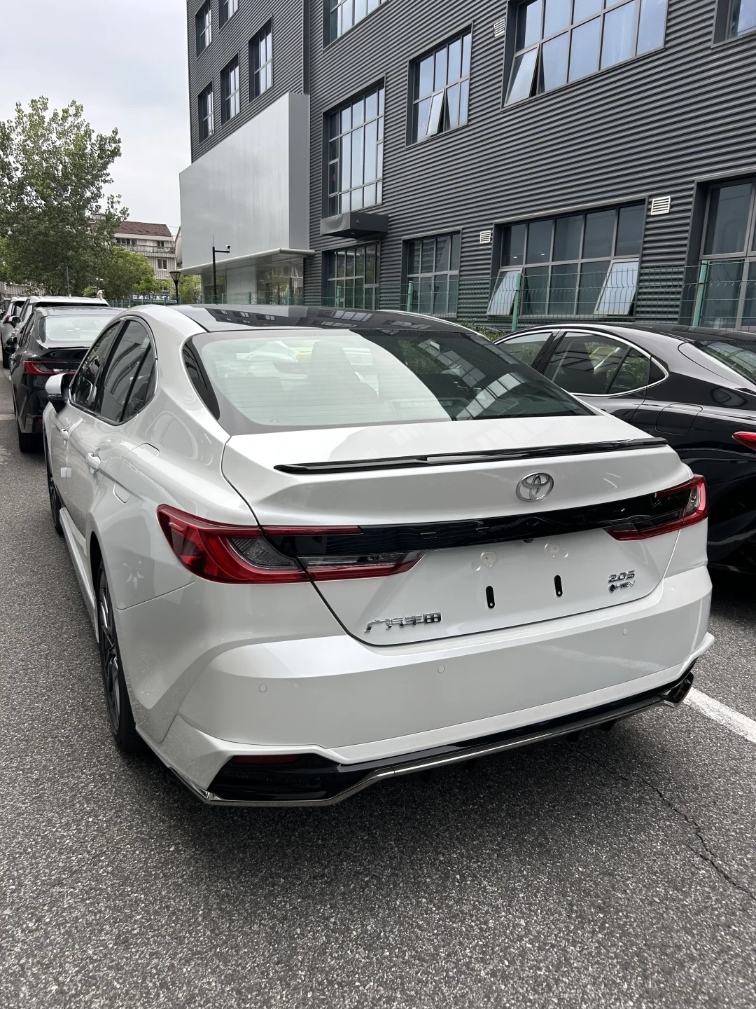 丰田也就凯美瑞好看了吧….