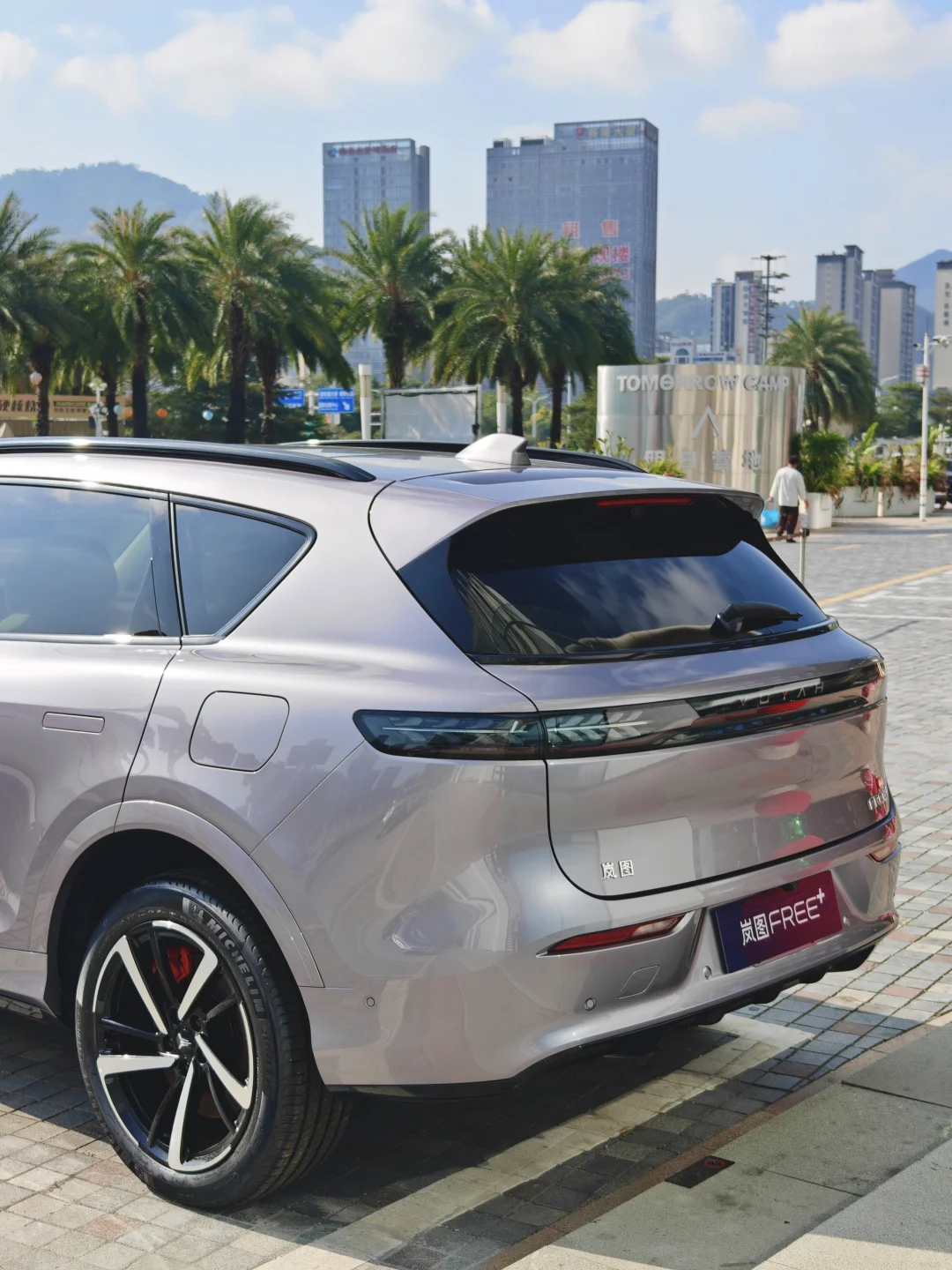 20万级华系SUV🚗岚图free+年底钜惠来袭！