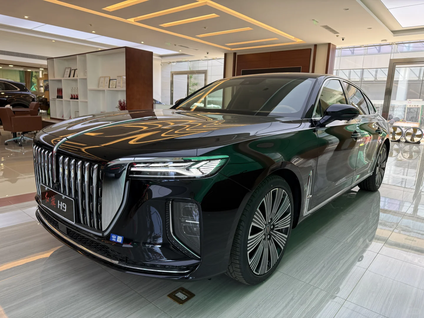 刚进店就被这车惊艳了！🤔红旗H9/25款