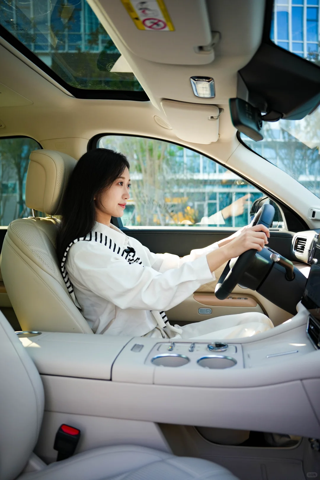 20 万级家用 6 座 SUV，女生开也不费劲！