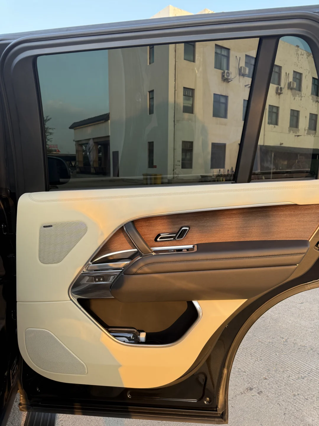 年轻气盛 路虎揽胜，年少轻狂 揽胜加长