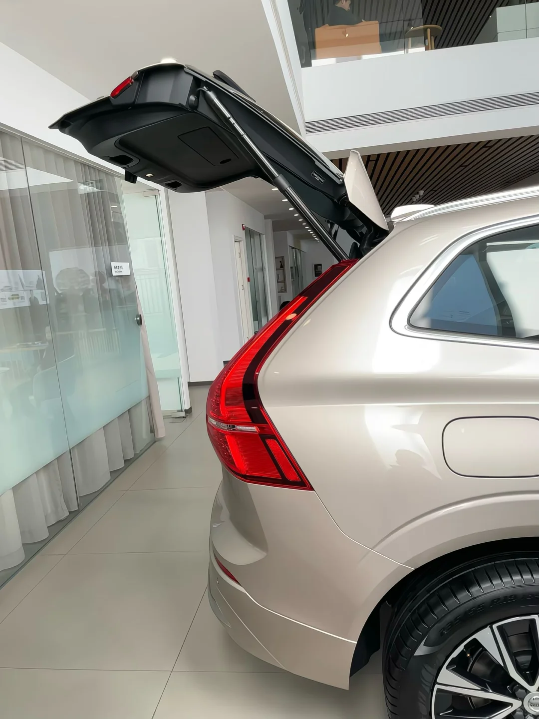 沃尔沃也扛不住了，打6折，24W买豪华四驱SUV