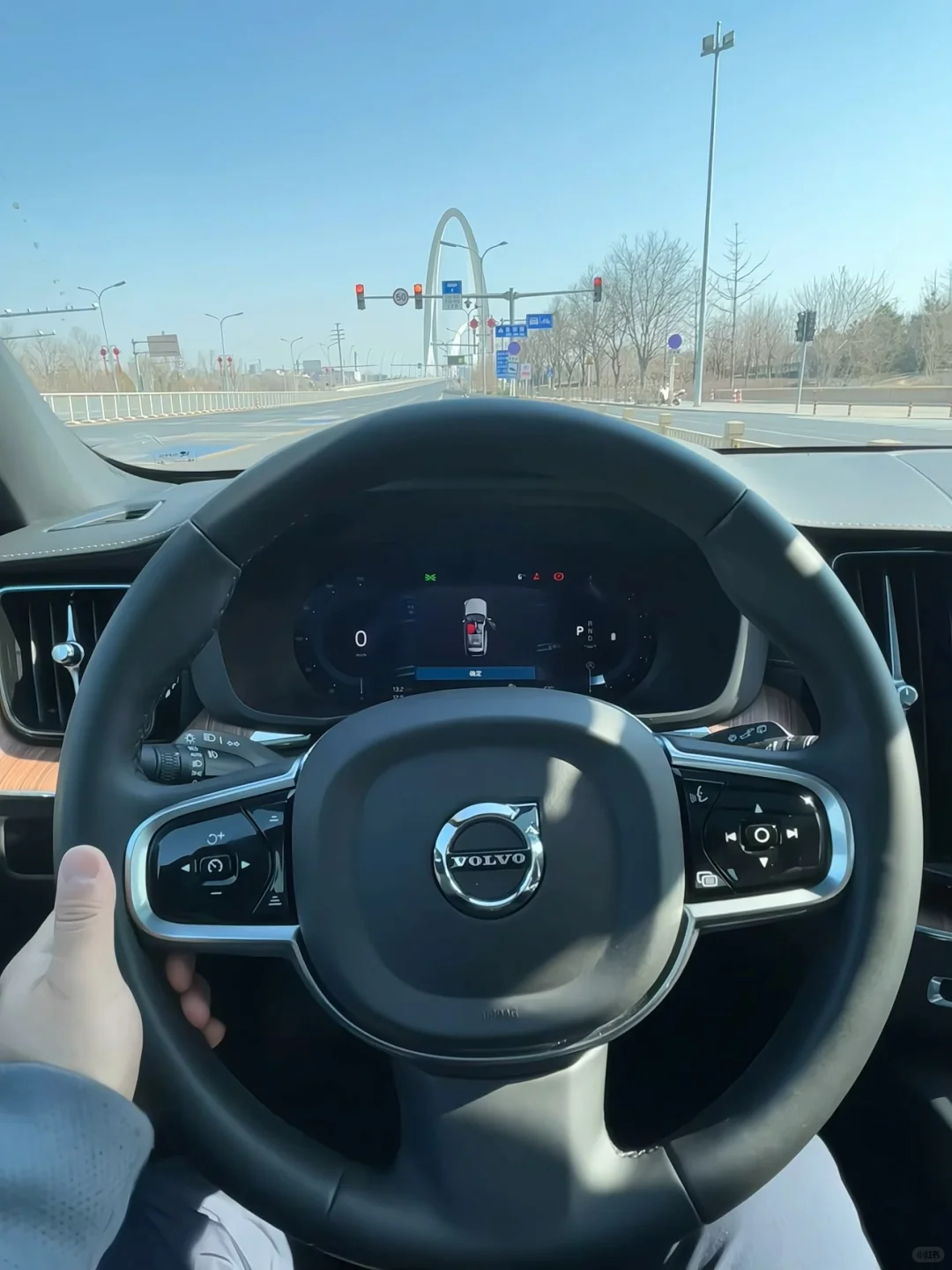 沃尔沃也扛不住了，打6折，24W买豪华四驱SUV