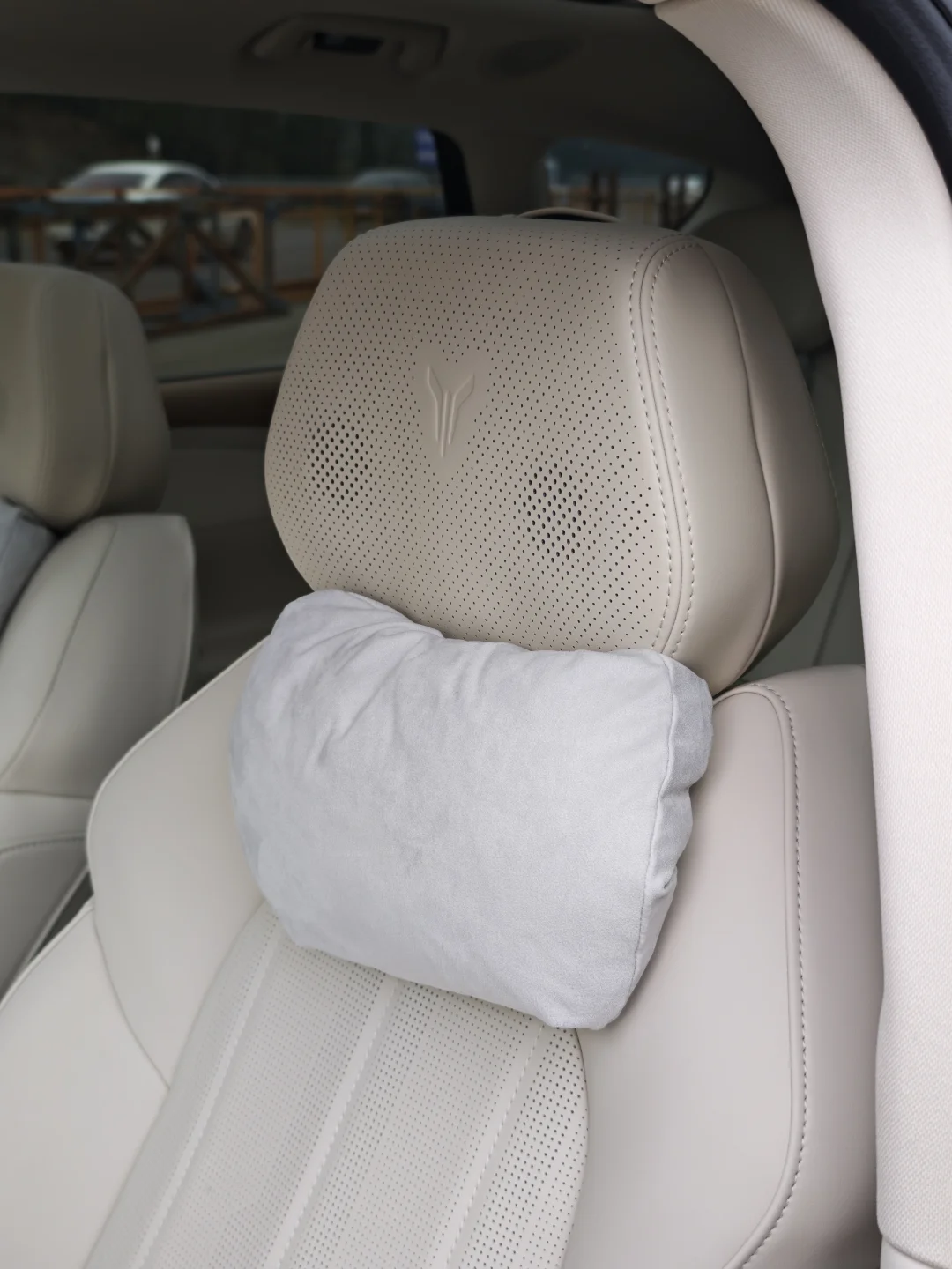 25万级华为智驾SUV天花板！岚图FREE+