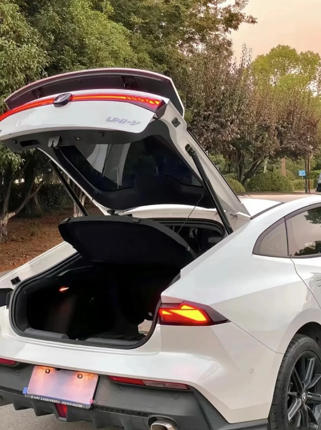 开上长安UNIV，秒变秋名山车神！