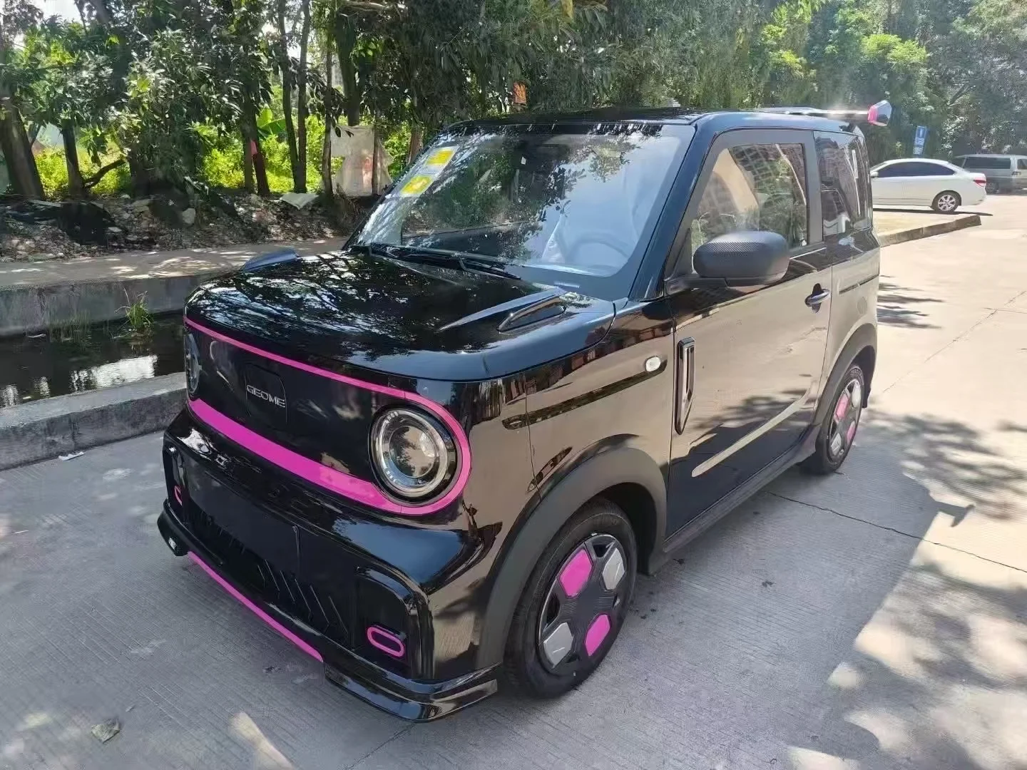 新能源小型代步车