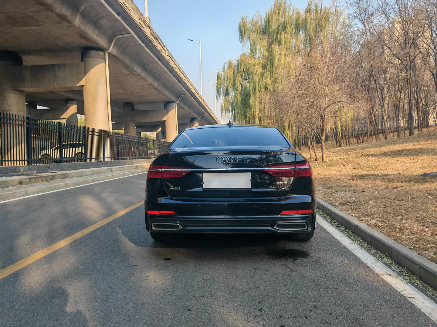 出个人奥迪A6L、20年上牌、原版带车衣，6万