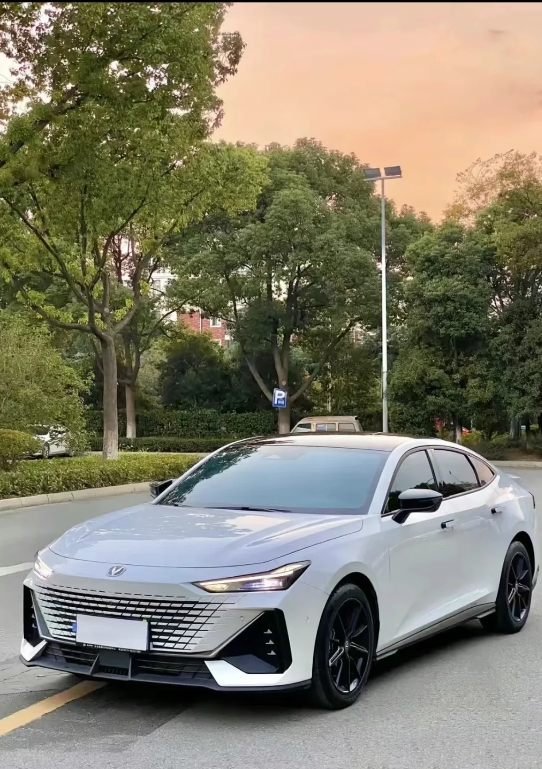 开上长安UNIV，秒变秋名山车神！