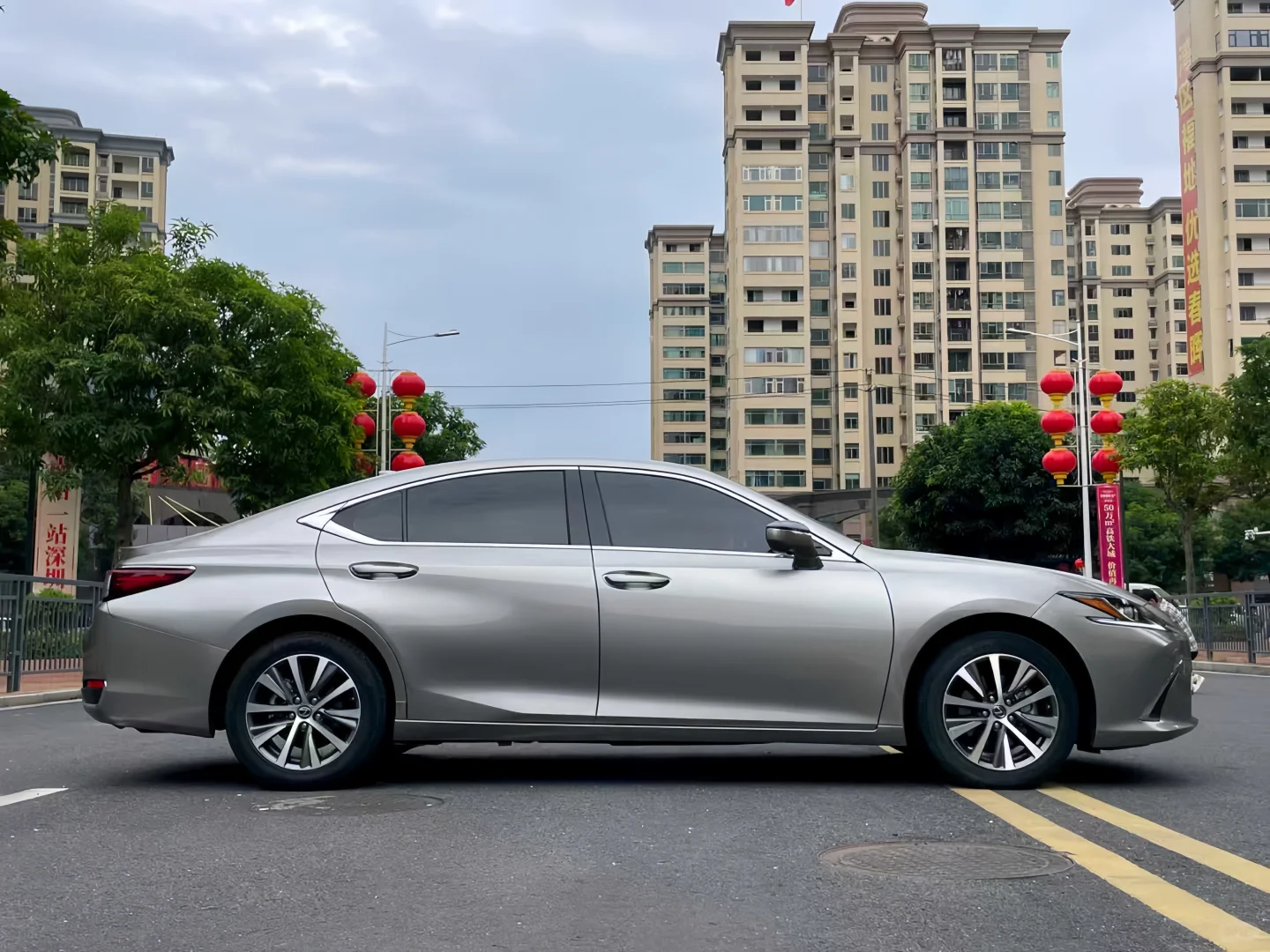 个人出自用2021年雷克萨斯ES20