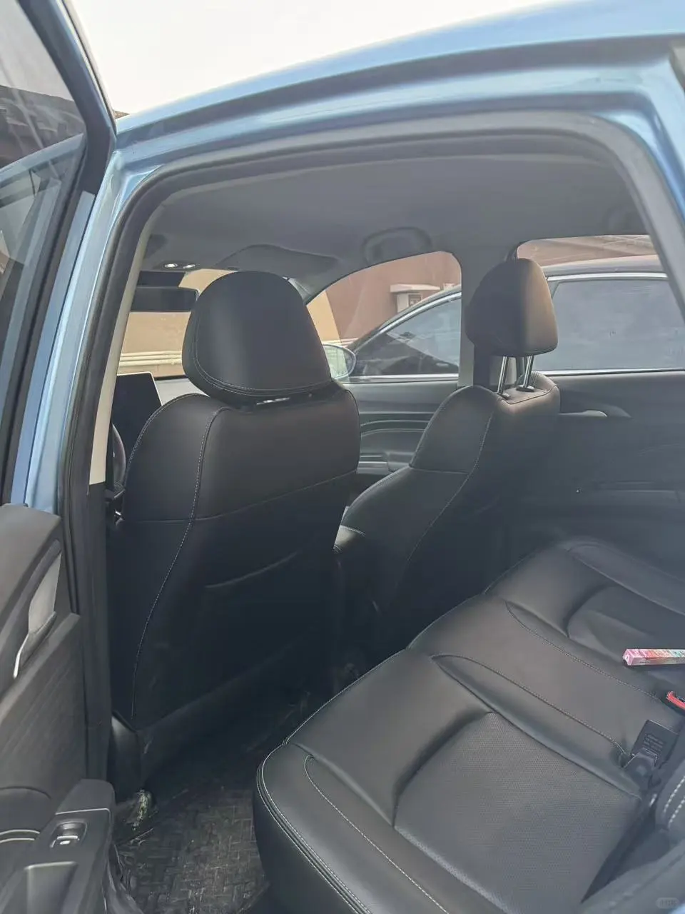 23年8月哪吒V400、想听听报价是多少？