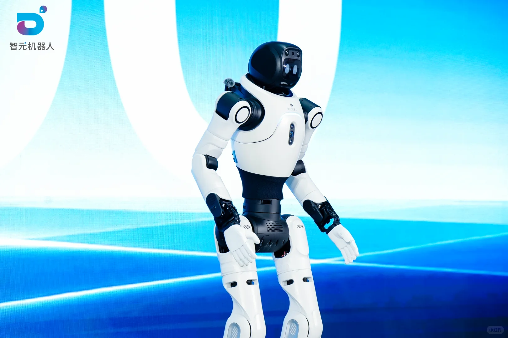 智元第5000台人形机器人下线！