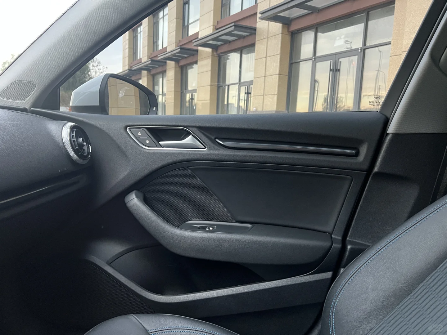 三厢完美车身线条？奥迪a3