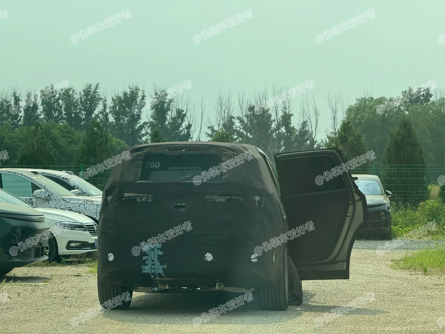 理想超大型SUV谍照图片