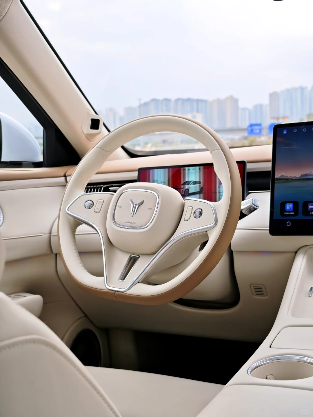 25万级华为智驾SUV天花板！岚图FREE+