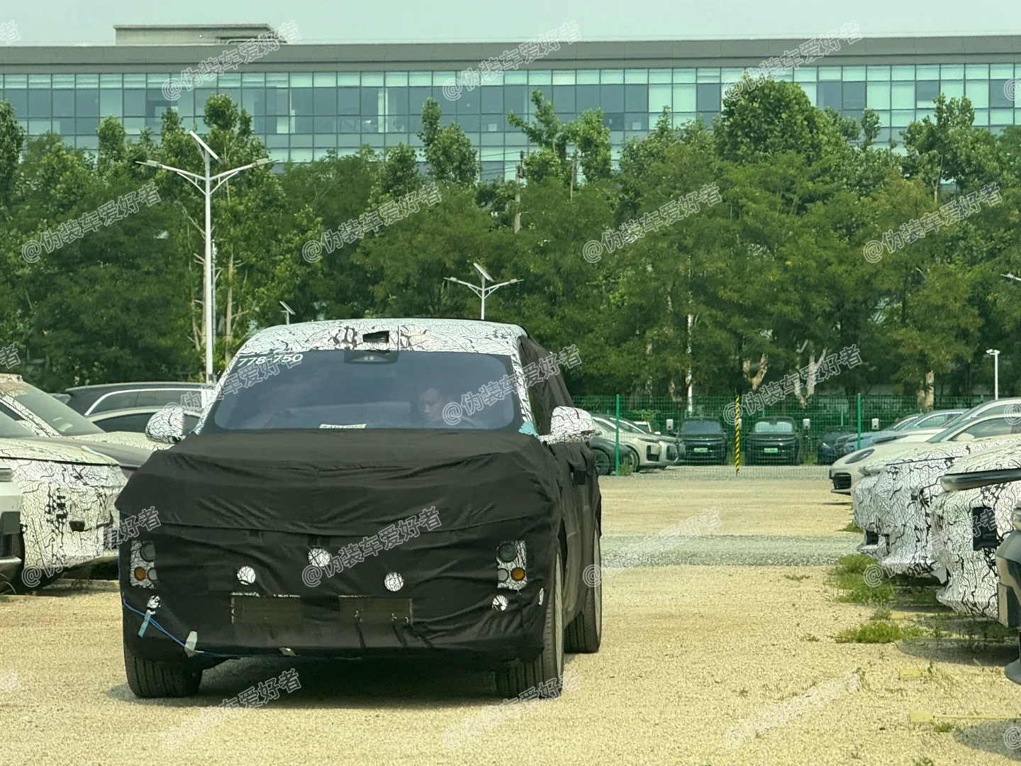 理想超大型SUV谍照图片