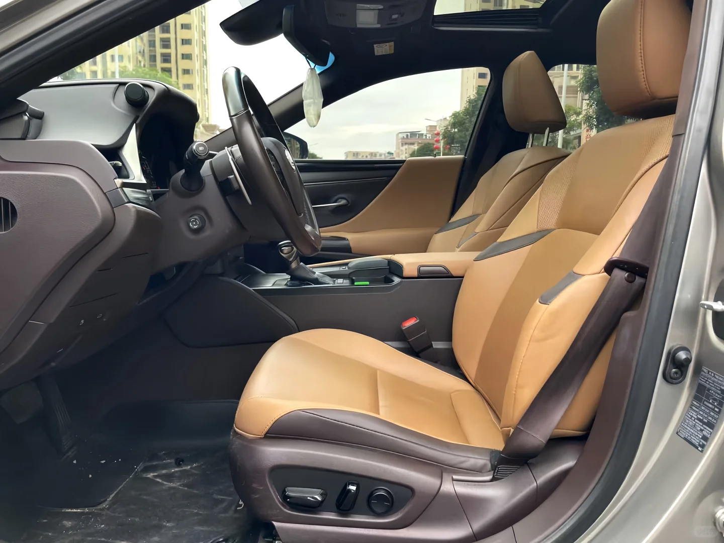 个人出自用2021年雷克萨斯ES20