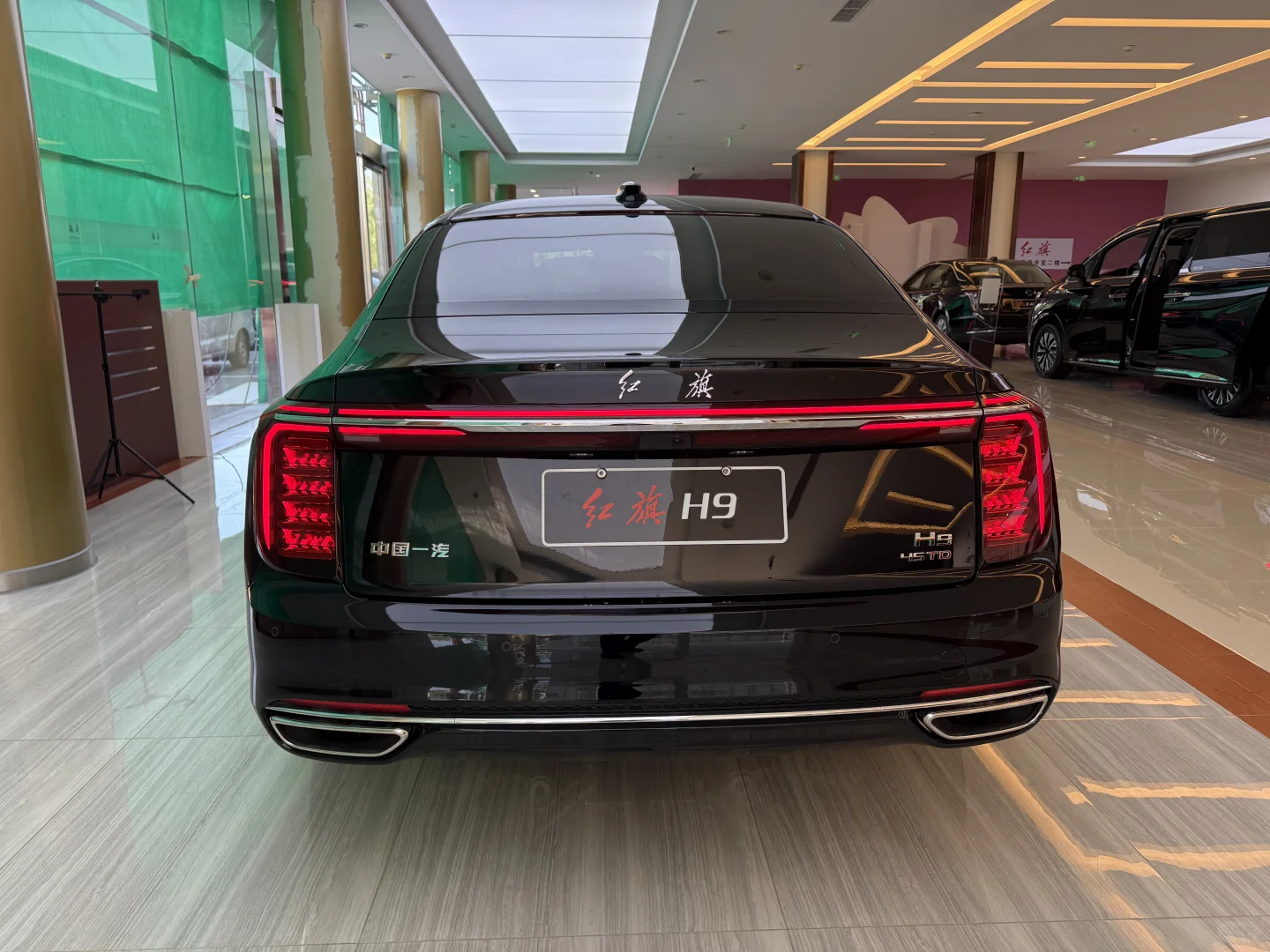 刚进店就被这车惊艳了！🤔红旗H9/25款