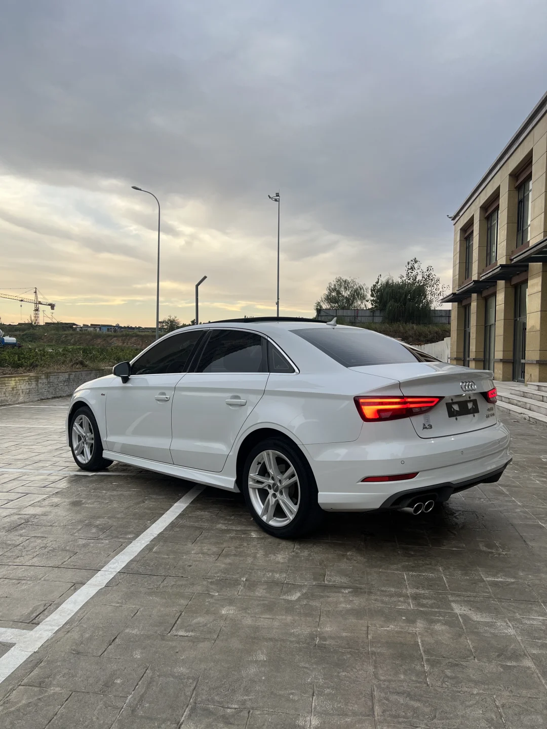 三厢完美车身线条？奥迪a3